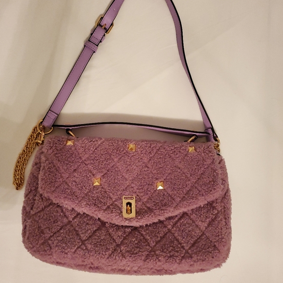 Selling Beautiful Purple Furry Purse/Handbag - Picture 8 of 10